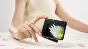 TECNO Phantom V Flip2 5G