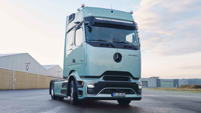 Türkiye'de üretilen yeni Mercedes-Benz Actros L yollara çıkıyor