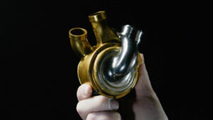 Yapay kalp takılan bir kişi 100 günden fazla hayatta kaldı