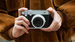 Orta format sensörlü kompakt model Fujifilm GFX100RF tanıtıldı