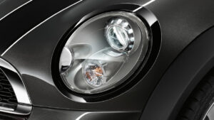 Trafikte parlak beyaz far kullanımı yasaklandı