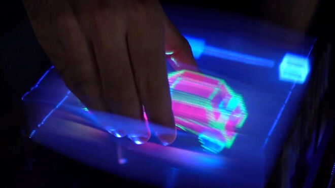 Dünyanın ilk interaktif 3D holografik ekranı hazırlandı