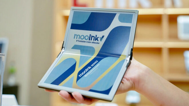 İlk katlanabilir yapıda renkli e-kitap okuyucu görücüye çıkarıldı