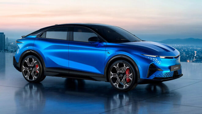 Sportif fastback Alpine A390 görücüye çıkarıldı