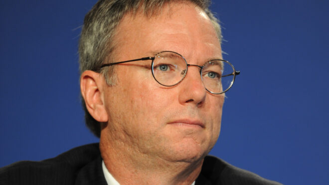 Eric Schmidt, yörüngeye veri merkezleri yerleştirmeyi düşünüyor