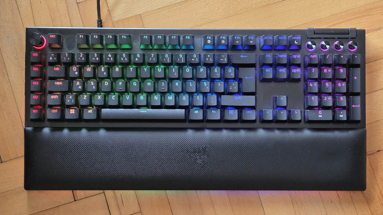 BlackWidow V4 Pro