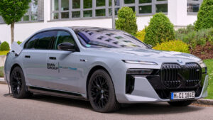 BMW, katı hal bataryalarını test etmek için özel bir i7 hazırladı