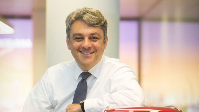 Renault CEO’su Luca de Meo, otomotiv sektörü dışındaki yeni fırsatları değerlendirmek üzere görevinden ayrıldı
