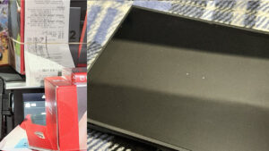 GameStop, fişleri kutulara zımbalayarak bazı Nintendo Switch 2'lerin ekranlarında delikler oluşturdu