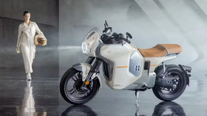 Tamamen elektrikli motosiklet Honda E-VO tanıtıldı