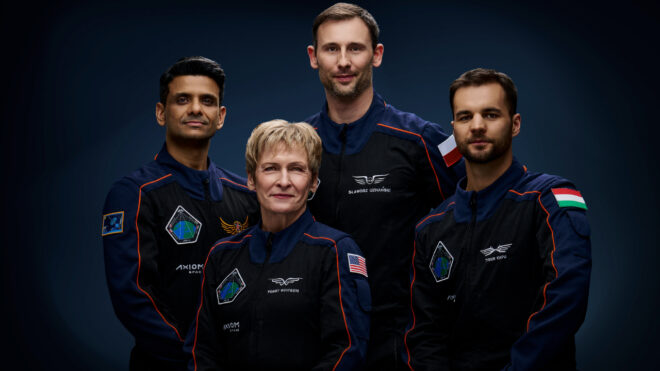 SpaceX, uzaya dört yeni astronot daha taşıdı