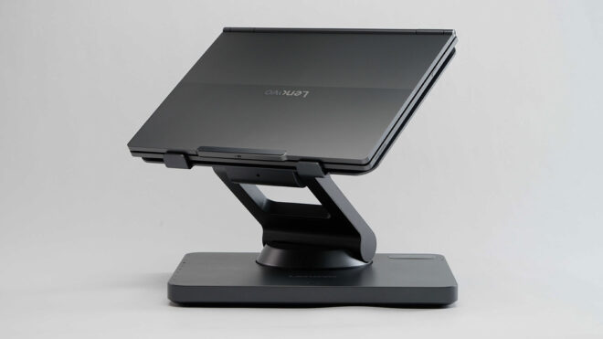 Lenovo, yapay zeka destekli bir motorlu dizüstü standı hazırladı