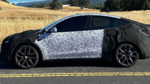 Yeni Tesla Model Y Performance için testler aktif olarak sürüyor