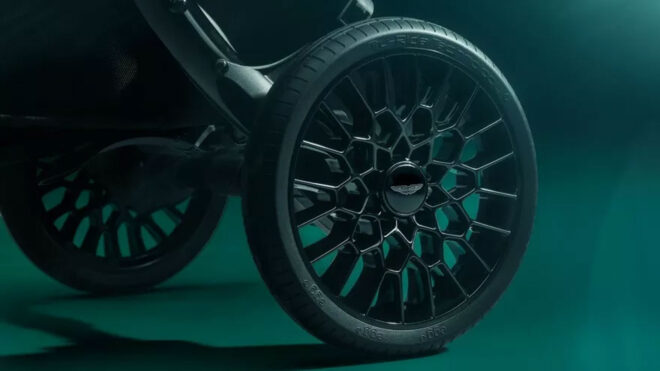 Aston Martin ve egg, 3.000 dolarlık bir bebek arabası hazırladı