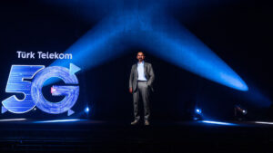Hologram ile canlı basın toplantısı düzenleyen Türk Telekom, 5G için tüm hazırlıklarımızı tamamladıklarını belirtiyor