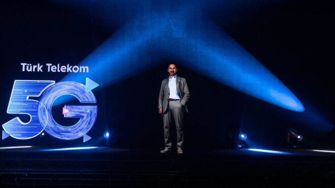 Hologram ile canlı basın toplantısı düzenleyen Türk Telekom, 5G için tüm hazırlıklarımızı tamamladıklarını belirtiyor