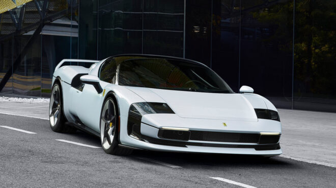 F40'tan ilham alınarak hazırlanan Ferrari SC40 görücüye çıkarıldı