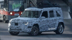 Ufak boyutlu Mercedes-Benz G-Class ilk defa kamuflajlı olarak görüntülendi