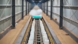 Çin, 700 km/s hıza 2 saniyenin altında çıkan bir maglev test aracı üretti