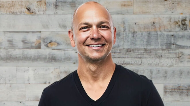 iPod’un babası Tony Fadell’in, Apple’ın yeni CEO’su olmaya açık olduğu iddia edildi.