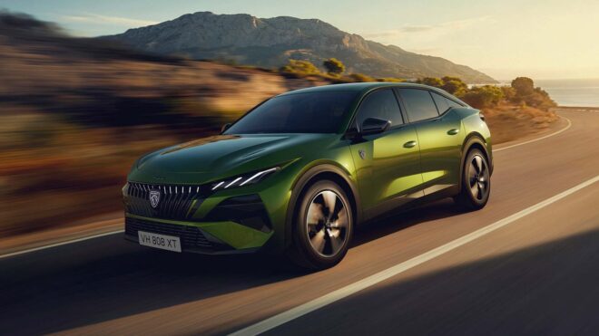 Makyajlı Peugeot 408 görücüye çıkarıldı