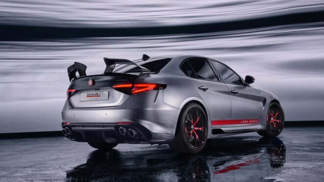 Özel model Alfa Romeo Giulia Quadrifoglio Luna Rossa görücüye çıkarıldı