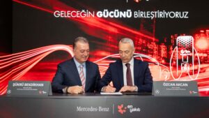 Mercedes-Benz, Türkiye'de kendi yüksek hızlı şarj ağını kurmak adına En Yakıt ile iş birliği yaptı
