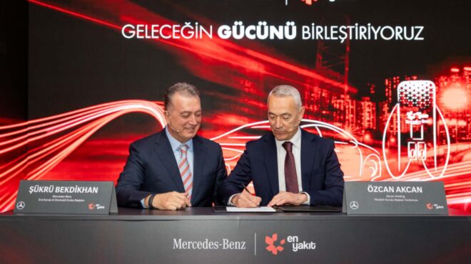 Mercedes-Benz, Türkiye'de kendi yüksek hızlı şarj ağını kurmak adına En Yakıt ile iş birliği yaptı