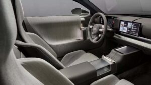 Audi tasarım şefi otomobillerdeki büyük ekranları eleştirdi