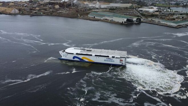 Dünyanın en büyük elektrikli gemisi için liman denemeleri başladı