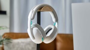 Yeni oyuncu kulaklığı Logitech G325 LIGHTSPEED tanıtıldı