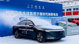 Dünyanın sodyum iyon bataryalı ilk elektrikli aracı görücüye çıktı