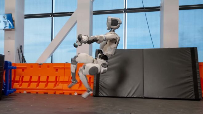 Boston Dynamics, Atlas'ın yapabildiklerini gösteren yeni bir video paylaştı