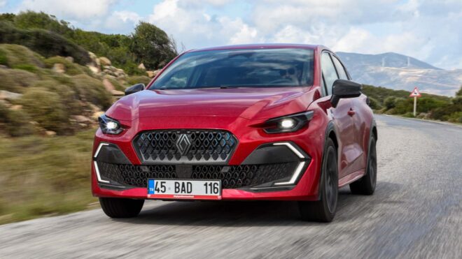 Renault Türkiye: "Clio bugüne kadar dünya çapında 17 milyon, Türkiye’de ise 600 binden fazla satıldı"