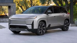 Tamamen elektrikli yeni Toyota Highlander görücüye çıkarıldı