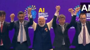 OpenAI CEO'su Sam Altman ve Anthropic CEO'su Dario Amodei, el ele tutuşmayı reddetti