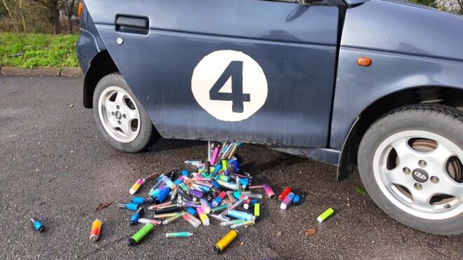 YouTuber, elektronik sigara bataryalarıyla yol alan bir elektrikli araç üretti