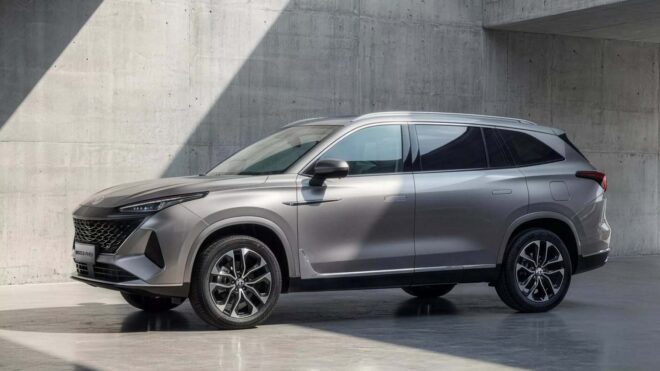 MG, Avrupa’ya getirdiği ilk yedi koltuklu SUV modeli MGS9’u piyasaya sürdü