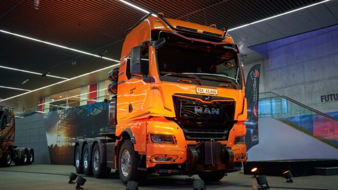 MAN, "Yeni Aslan Kral" dediği 250 tonluk dev çekicisini tanıttı