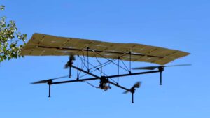 Güneş enerjisiyle 5 saatten uzun süre havada kalabilen bir drone üretildi [Video]