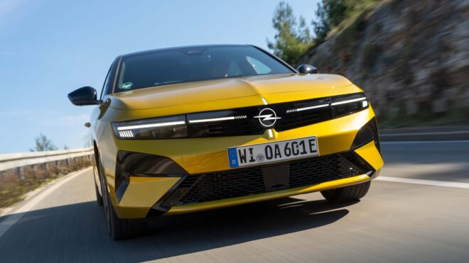 Yenilenen Opel Astra nisan ayında Türkiye’de satışa sunulacak