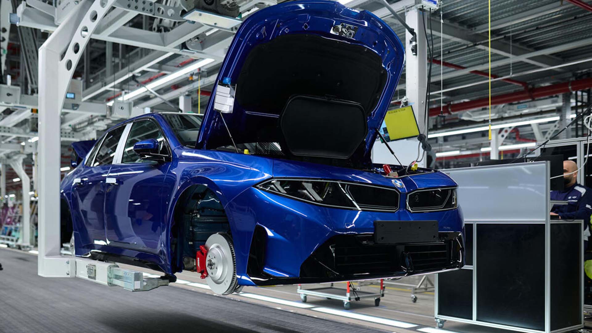 BMW, Münih fabrikasını 650 milyon avroluk yatırımla yeniledi ve akıllandırarak geleceğe taşıdı