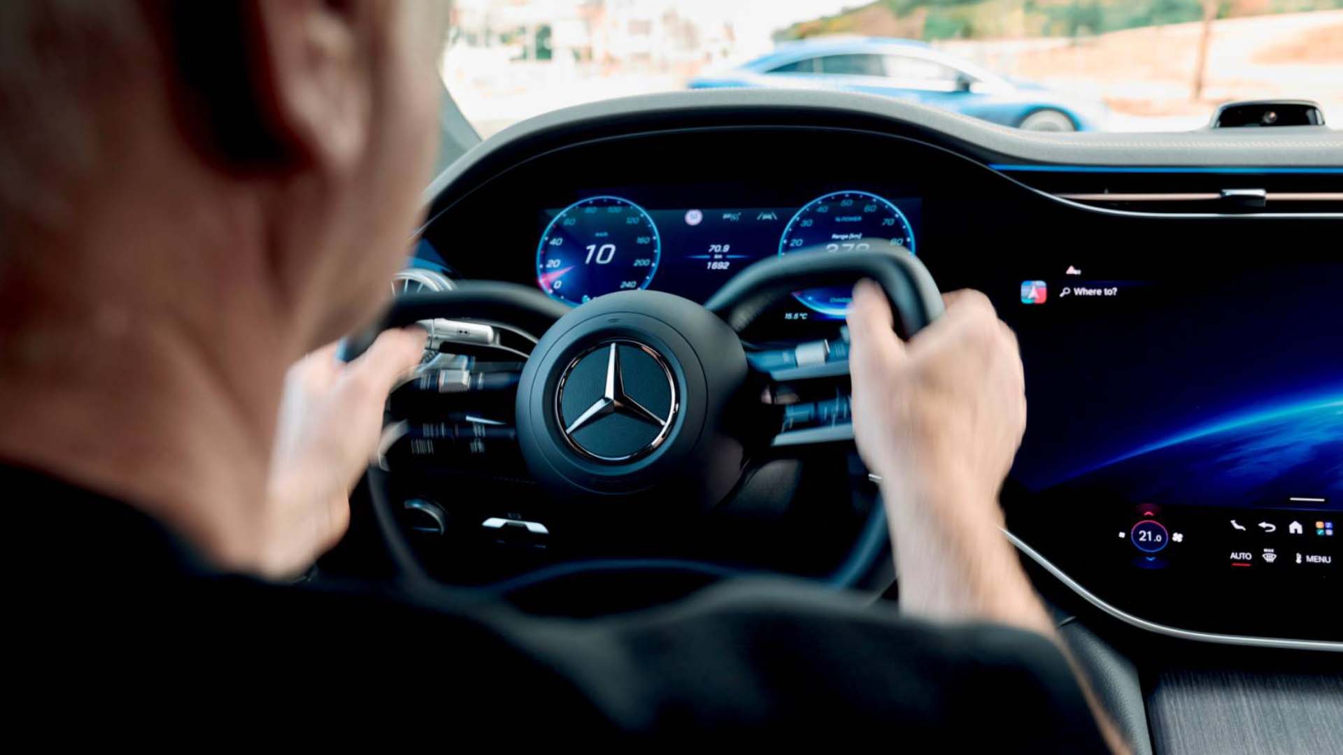 Makyajlı Mercedes-Benz EQS, “steer-by-wire” direksiyon sistemi ve yarım direksiyon simidiyle geliyor