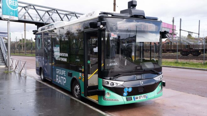 Otonom Karsan e-ATAK, Fransa’da açık trafikte sürücüsüz operasyon gerçekleştirme yetkisi kazandı.