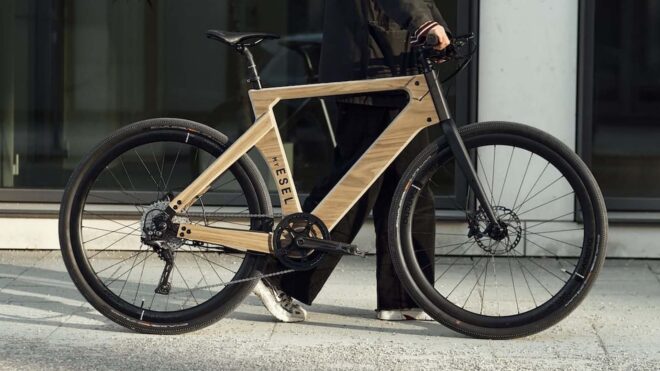 Esel, ahşap kadrolu bir elektrikli bisiklet hazırladı