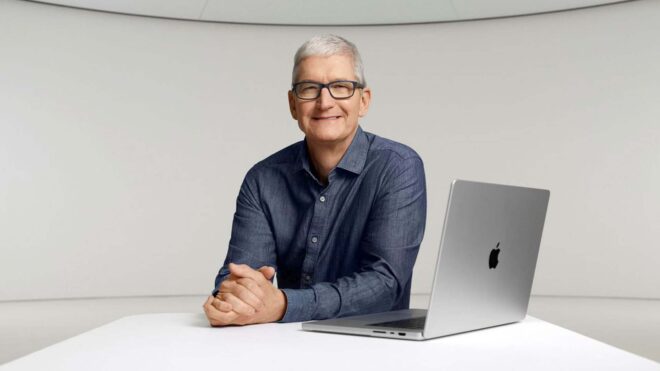 Apple CEO’su Tim Cook, Nike’tan hisse almaya devam ediyor