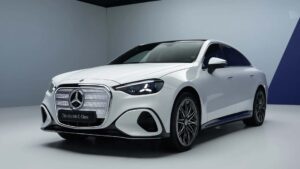 Tamamen elektrikli Mercedes-Benz C-Class görücüye çıkarıldı