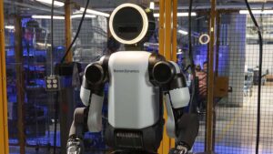 Boston Dynamics, insansı robotu Atlas’ın dengesini gösteren yeni bir video paylaştı