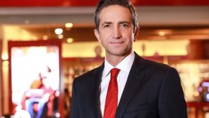 Vodafone Türkiye CEO'su: "Türkiye'de operatörlerin müşterilerinden elde ettiği gelir ortalaması 6.1 euro."