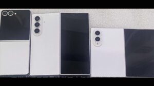 Samsung Galaxy Z Flip8, Galaxy Z Fold8, Galaxy Z Fold8 Ultra’nın maketlerini yan yana getiren bir fotoğraf paylaşıldı